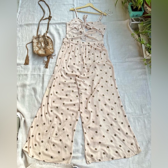 SOLD ❌ ASOS DESIGN tie back beach jumpsuit with wrap legs in metallic spot print - Picture 8 of 10